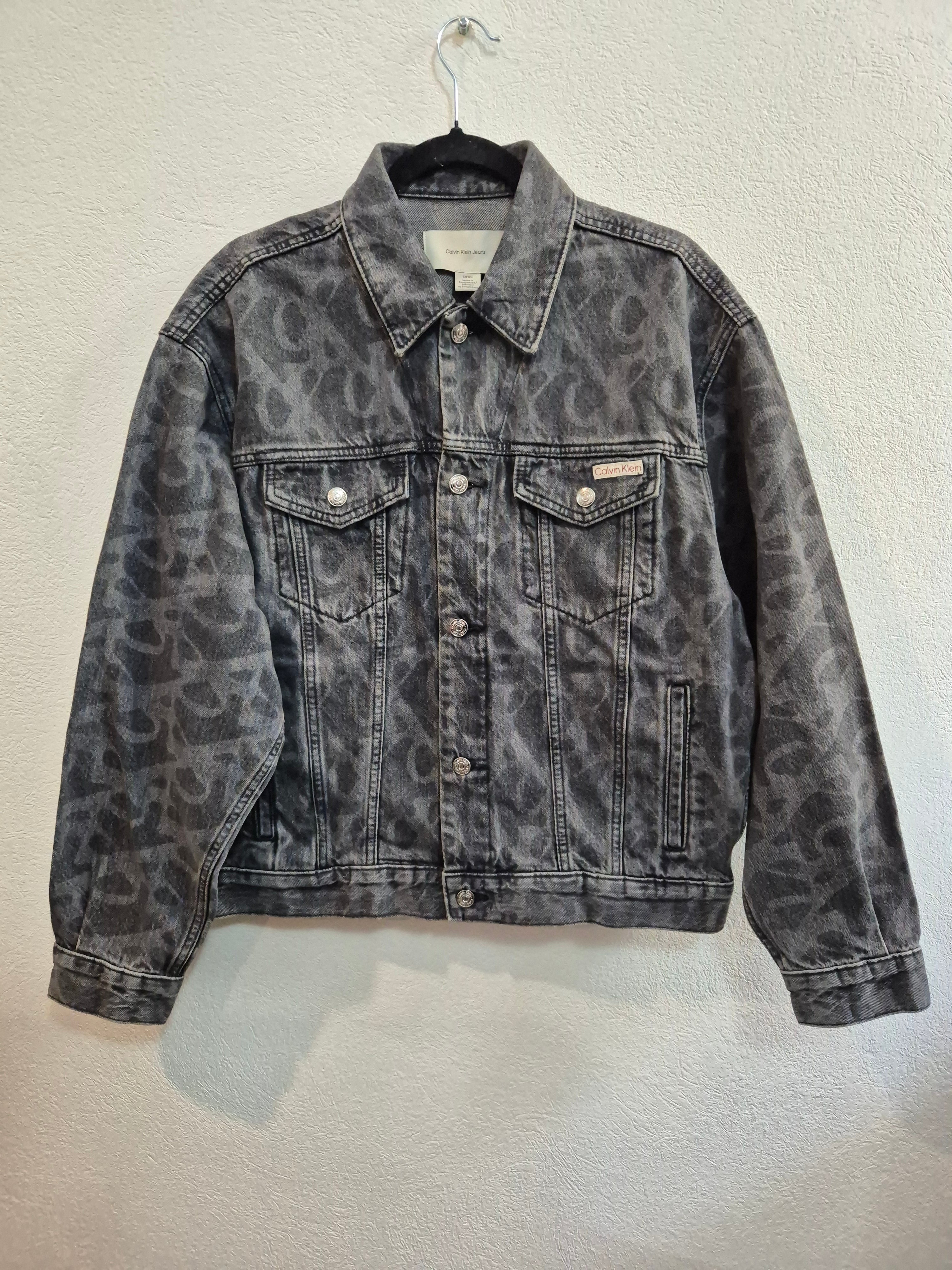 CALVIN KLEIN CHAMARRA MULTI LOGO NEGRA HOMBRES (FGVG)