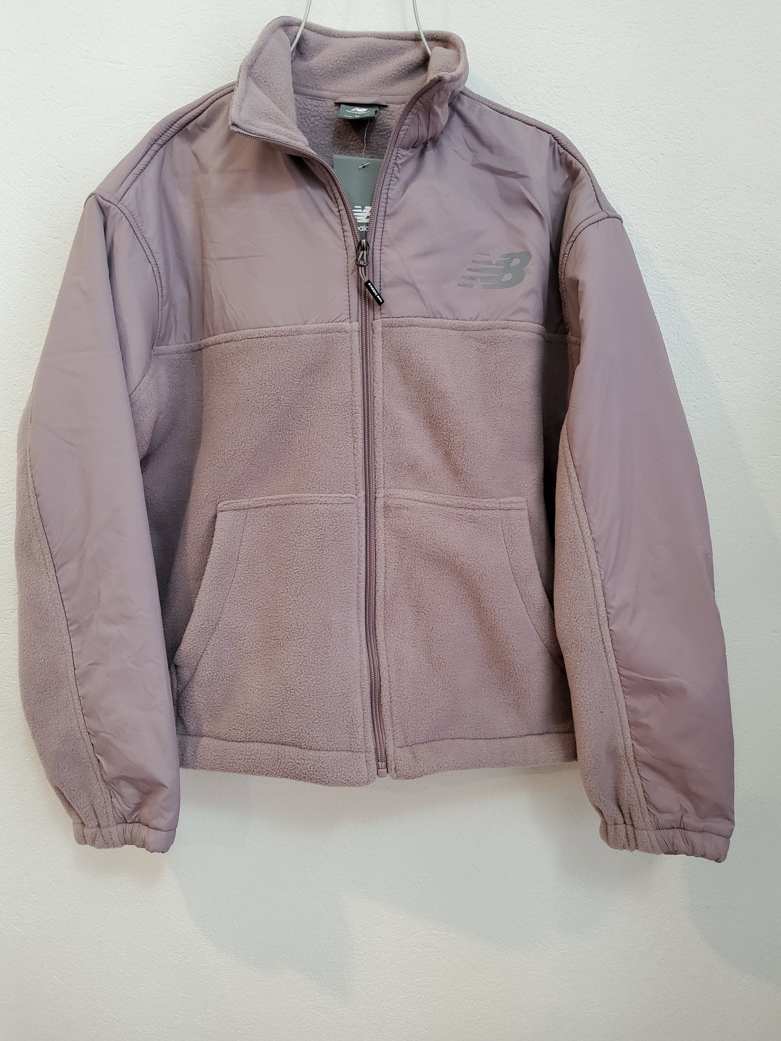 NEW BALANCE OUTWEAR JACKET